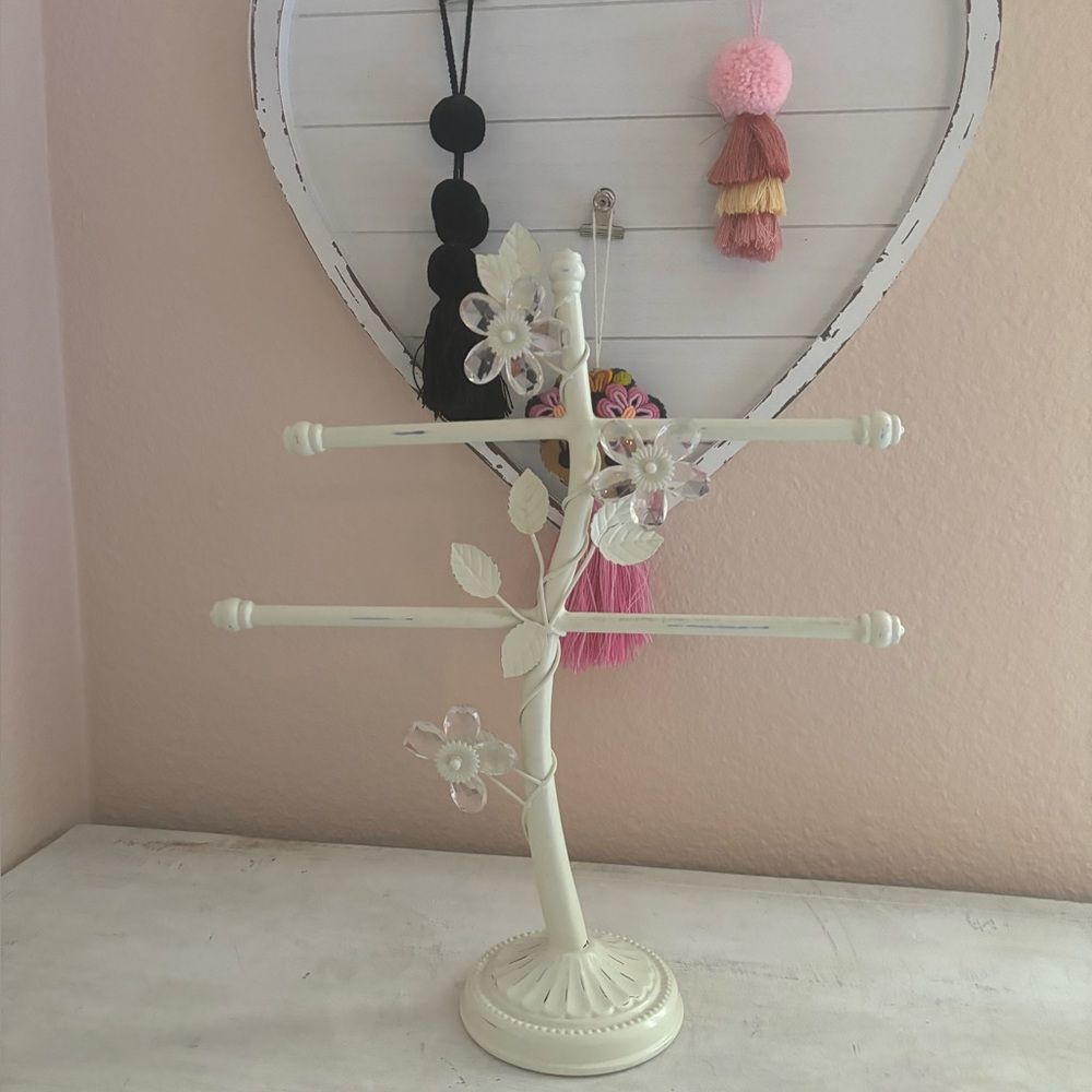 Pottery Barn Teen White Jewelry Accessories stand